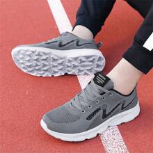 Zapatillas deportivas casuales para hombres de talla grande, zapatillas de correr de malla de moda, transpirables y duraderas, precio especial al por mayor