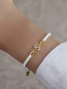 色彩缤纷的新款时尚字母手链，26个镶嵌锆石的字母，可调节编织绳手链，女士珠宝礼品