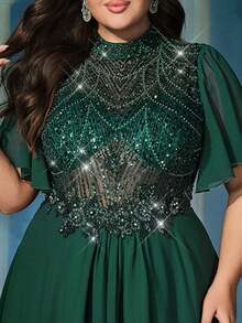 QOQ Klassischer Stil dunkelgrünes Abendkleid in Große Größen für Damen, elegantes formelles Kleid für Abendpartys, Konzerte, Dinnerpartys, Hochzeitsgäste, Galas, karitative Abschlussfeiern, Chiffon-Material mit Spitzenbesatz und Stehkragen