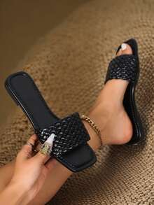 Ciabatte da donna in stile vacanziero, con tacco basso piatto intrecciato, design slip-on, comode e traspiranti, adatte per attività all'aperto, spiaggia, uso interno, leggere e traspiranti. Queste ciabatte da donna sono disponibili nei colori nero/marrone/bianco.