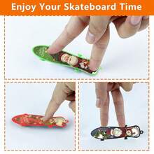 2/5/10/15/20/25/30/60Pcs Christmas Finger Skateboards For Kids ,Christmas Party Gift Favors,Mini Skateboards Novelty Fingerboard Decorations Fingertips Movement Finger Gift,Gifts For Kids Children Finger Skater