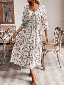 KeKe Bloomly 春夏新款豹纹宽松休闲V领七分袖连衣裙，通勤、度假、派对等场合皆宜，可机洗，四季舒适。 - 卡其色 - 查看 2