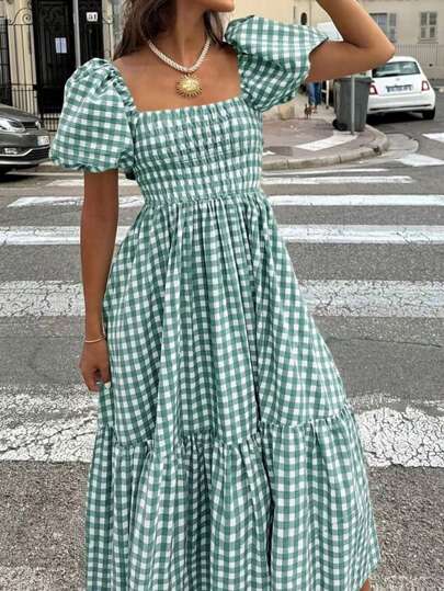 2026春夏初秋新款女式格子优雅波西米亚休闲连衣裙，荷叶边下摆，绿色，适合约会、度假、情人节、新年等场合，也可作为格子裙、优雅派对连衣裙、音乐会连衣裙、方格连衣裙、绿色连衣裙、端庄女装、休闲夏装、秋季女装、返校季服装、街头风女装。