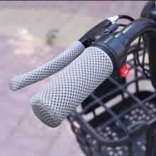 Un set di manubri per bicicletta ergonomici - antiscivolo, assorbenti del sudore, traspiranti e confortevoli, in grado di migliorare il controllo e ridurre l'affaticamento delle mani - nero, accessorio universale per bicicletta adatto a tutte le stagioni, design della presa alla moda, superficie di presa testurizzata