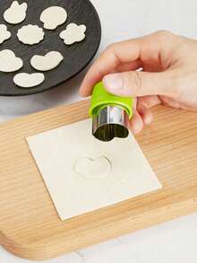 6pcs/8pcs/10pcs Stainless Steel Fruit And Vegetable Embossing Molds, Fruit And Vegetable Cutting Seal Sets, Noodle Embossing Tools, Heart-Shaped, Star Shaped, Flower Shaped, Rabbit Shaped, Bear Shaped, Strawberry Shaped, Mushroom Shaped, Small Fish Shaped, Duck Shaped Cutting Molds, Mini Cutters, Seal Molds, Suitable For Making Fruit Platters, Lunch Boxes - Green - View 5