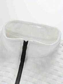 男士高性能立领提花卫衣 | 立领 Polo 衫，商务立领设计 | 半拉链，华夫格面料设计 | 融合复古细节与都市运动风格，提花弹力华夫格纹理面料柔软，适合秋冬季通勤及轻度户外运动 | 宽松直筒剪裁，修身廓形，兼具舒适性与功能性，适合所有体型，性别友好