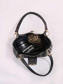 Fashionable Striped Handbag - Women's Large Capacity Shoulder Bag - Daily Use Lockable Tote Bag With Metal Chain - White - View 4