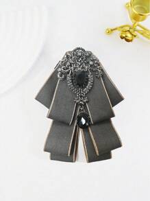 Uma gravata borboleta, broche, laço e boutonnière de alta moda para meninos e meninas. Equipado com uma faixa elástica para facilitar o uso e a retirada. Adequado para noivos e padrinhos usarem, adequado para ternos em festas e boates, bem como para combinar no dia a dia.