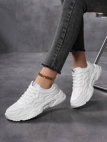 而且时尚！女士简约白色休闲运动鞋，PU皮革+透气网面，织带系带设计，防滑平底，轻便设计。 - 白色 - 查看 5