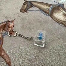 1个减压键盘键帽挂件 - 多色可选，带扣环，适用于机械键盘 - 完美的 情人节礼物和时尚配饰