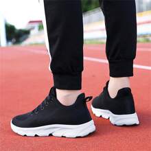 Zapatillas deportivas casuales para hombres de talla grande, malla transpirable, zapatillas de correr duraderas, precio especial al por mayor