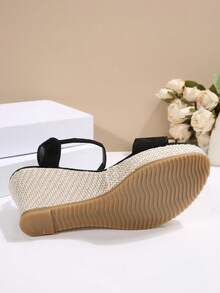 Giày sandal đế dày màu trơn nhẹ cho nữ, thiết kế xỏ ngón, giày sang trọng và thời trang, giày nữ thường ngày thoải mái mới thiết kế mùa hè 2025, thích hợp cho du lịch, đi chơi và những dịp trang trọng - màu đen - Xem 9