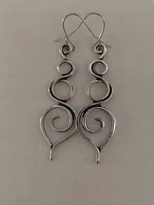 1 对复古波西米亚风镂空几何无限符号耳环，适合女性日常佩戴和送礼，四季皆宜，女士时尚配饰