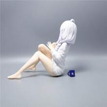 Questa statuina femminile in stile anime è vestita con un pigiama carino. I dettagli sono scolpiti in modo esquisito, mostrando un aspetto adorabile ed estremamente interessante.