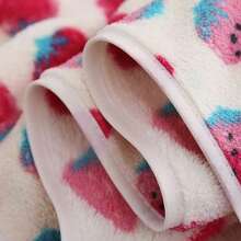 1pc Soft Coral Fleece Cute Strawberry Pattern Towel, Highly Absorbent And Comfortable, Suitable For Home, Shower, Sauna, Hotel, Travel