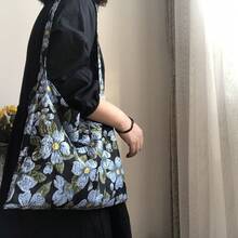Women Shoulder Bags - 黑底刺繡大花(腋下包) - 查看 3