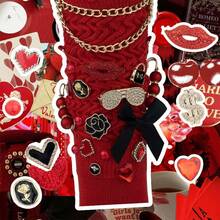 85 piezas Juego de dijes para cajón desordenado, dijes negros y rojos, calcetines de mujer, broches y alfileres, decoraciones para zapatos con lazos, kit de bricolaje para zapatillas, con cadenas de perlas falsas y rhinestones, zapatos, selecciones de primavera y verano, regalos para damas de honor, decoración de habitación, decoración de dormitorio, playa, viaje, para hombres, para mujeres, vacaciones, cosas lindas, estante para zapatos, ahorrador de almacenamiento, al aire libre, jardín, artículo esencial de viaje, portátil, artículo esencial de playa, temporada de graduación, ceremonia de graduación, regalo de graduación, presente de graduación, felicitaciones graduado, valedictorian, terminar la escuela, fiesta de graduación - Negro+Rojo - Ver 5