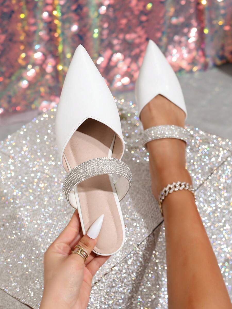 新款时尚女式尖头白色水钻平底鞋、休闲一脚蹬穆勒鞋