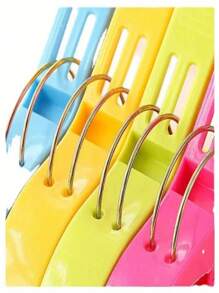 4/8 Windproof Beach Towel Clips, Made Of Durable Plastic, Suitable For Towels, Clothes, Quilts, Outdoor Use, Swimming Pools And Lawn Chairs, Safely Fix Large Adult Towels, Practical Hooks Firmly Fix Continuous Sunlight