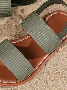 Ein Paar Kinder Olivgrüne Elastikband Sandalen, mit einem einfachen Design, geeignet für Sommerstrand, tägliche Lässig, Treffen mit Freunden, Ausflüge und andere Szenarien - Grün - Übersicht 6
