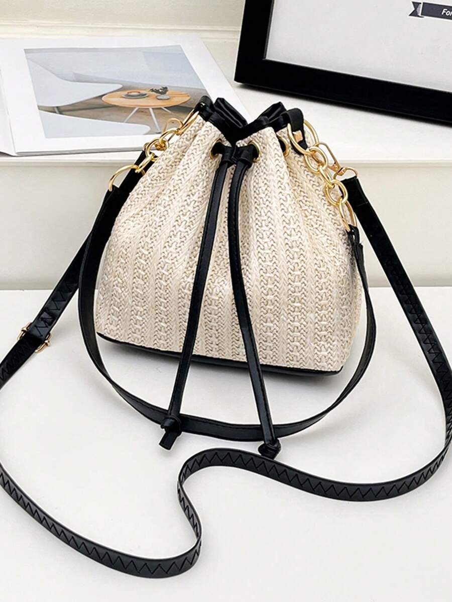 2025 Nouveau sac à bandoulière en paille de blé tressée noir et beige pour femmes, collection Printemps/Été. Sac seau avec chaîne métallique, idéal pour la plage, les festivals et les vacances. Cadeau de vacances pour femmes.