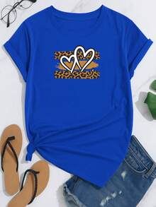 Camiseta de manga corta con estampado de CORAZONES DE LEOPARDO, de cuello redondo, playeras para mujer, blusas gráficas para mujer - Azul Rey - Ver 1