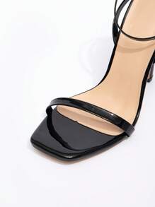 女士方头纯色漆皮交叉踝带细高跟凉鞋，优雅时尚派对正装鞋，黑色 - 黑色 - 查看 10