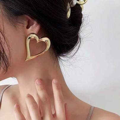 "Novidade 2025!"Brincos de coração vazado exagerados europeus e americanos de ouro oco com design de nicho adequado para brincos de verão femininos de celebridades da internet