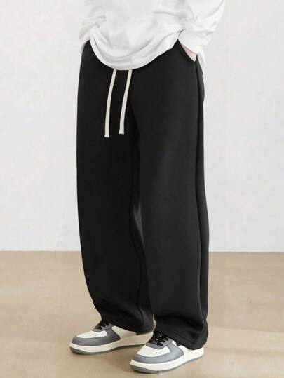 男士弹力抽绳腰纯色街头风格黑色运动慢跑裤，适合返校季穿着