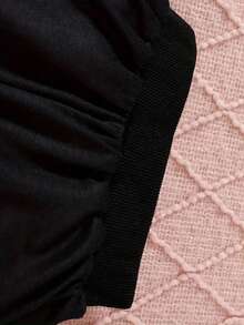 2 pezzi Tuta sportiva da ragazza con stampa a cuore e lettera, completo sportivo nero da jogging autunnale, perfetto come regalo. Tessuto confortevole, orlo a costine, set sportivo a 2 pezzi. Adatto per occasioni all'aperto