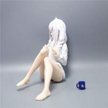 Questa statuina femminile in stile anime è vestita con un pigiama carino. I dettagli sono scolpiti in modo esquisito, mostrando un aspetto adorabile ed estremamente interessante.