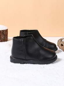 زوج من الأحذية المريحة والمتينة غير المبطنة بالفرو مناسبة للبنات الصغار للخارج والمدرسة والأنشطة اليومية والموضة الكلاسيكية