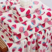 1pc Soft Coral Fleece Cute Strawberry Pattern Towel, Highly Absorbent And Comfortable, Suitable For Home, Shower, Sauna, Hotel, Travel