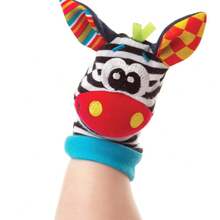 Set de sonajeros y calcetines para muñeca de bebé - Juguete para recién nacidos e infantes con personajes de animales suaves, sonajeros de mano y pie con dibujos animados lindos para bebés de 0 a 12 meses (lavable a máquina, regalo perfecto para baby shower) - Multicolor - Ver 5