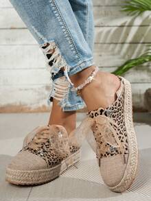 Damskie, modne, płaskie, sznurowane, z okrągłym noskiem, z wzorem w panterkę, uniwersalne, codzienne buty, które można nosić o każdej porze roku