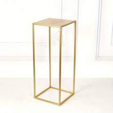 1 szt., klasyczny, geometryczny stojak na kwiaty w kolorze złotym, centralny element dekoracji ślubnej, używany na weselach, w domu i na imprezach. Kwadratowy stojak na kwiaty do eleganckiej ekspozycji kwiatów wewnątrz i na zewnątrz. Stojak na kwiaty do dekoracji domu i na imprezy z wieloma elementami.