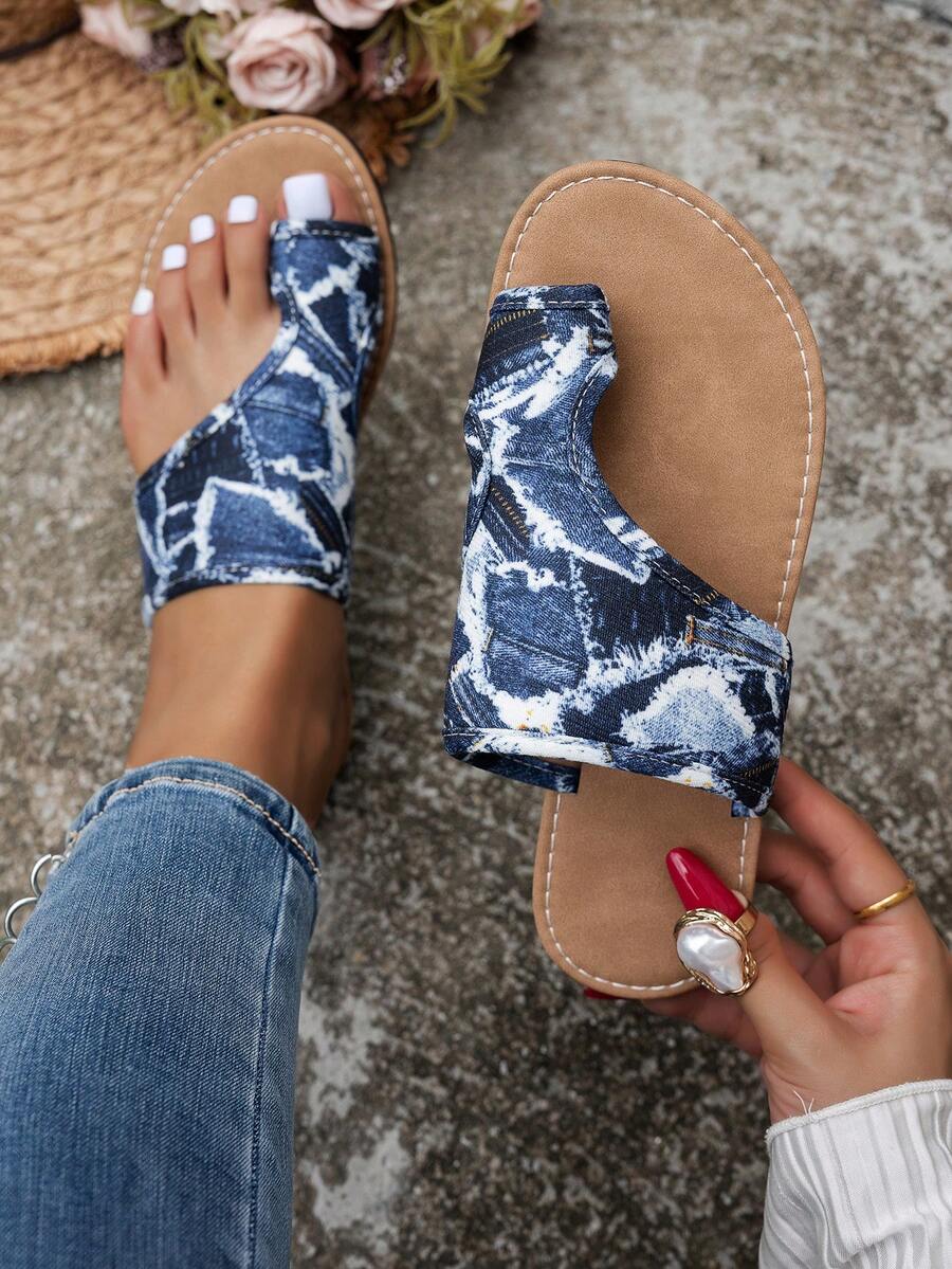 Women's Roman Style Breathable Printed Flip Flops Flat Casual Sandals For Outdoor, Beach, Home Wear - Blue and White - View 1