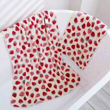 1pc Soft Coral Fleece Cute Strawberry Pattern Towel, Highly Absorbent And Comfortable, Suitable For Home, Shower, Sauna, Hotel, Travel