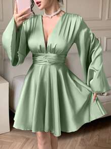 abyoxi 纯色V领长喇叭袖腰部褶皱荷叶边下摆缎面优雅派对连衣裙，适合婚礼、生日派对、返校季、秋冬季穿着。 - 綠色 - 查看 5