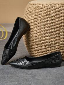 A Pair Of Women's New Stylish And Versatile Pointed Wedding Party Travel Flat Shoes For All Seasons, Women's New Soft Soled Shallow Mouth Scoop Shoes For All Seasons, Fashionable And Stylish Black Bow Shoes With A Relaxed Body - 黑色 - 查看 2