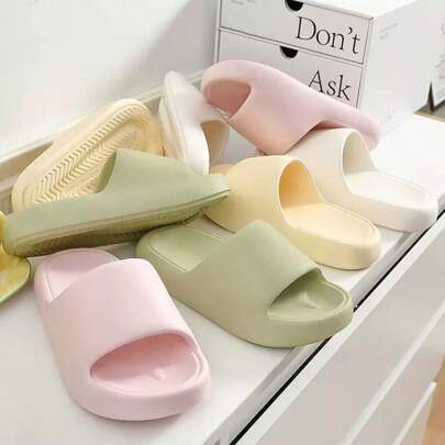 Nuevas llegadas en 2025. Pantuflas de unicolor hechas de material EVA, con propiedades antideslizantes y antiolor, livianas y con suela gruesa. Son adecuadas para que las mujeres las usen tanto en interiores como en exteriores durante las cuatro estaciones, y también son adecuadas para que los hombres las usen tanto en interiores como en exteriores durante las cuatro estaciones.