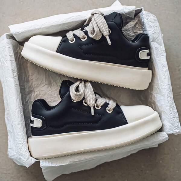 Zapatos para hombre Primavera 2025 Nuevos tenis casuales de suela gruesa, cabeza grande, estilo pan, nicho japonés, color negro