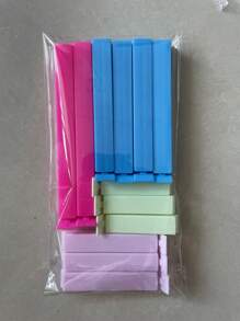 3/5/10/12/15/20 قطعة ألوان عشوائية مشابك إغلاق متعددة الأغراض، أدوات إغلاق صغيرة مناسبة للوجبات الخفيفة وأكياس الطعام، مشابك إغلاق محكمة للرطوبة، مشابك إغلاق متعددة الوظائف، مشابك إغلاق بلاستيكية، مشابك للشاي، مشابك حفظ الطعام محكمة الإغلاق للرطوبة. تستخدم لمنع الوجبات الخفيفة والطعام والشاي وحبوب القهوة ومسحوق الحليب وما إلى ذلك من الرطوبة والعفن والتلف. مشابك إغلاق بلاستيكية لأكياس الطعام والوجبات الخفيفة، مشابك إغلاق بلاستيكية للطعام، مشابك لتخزين الأكياس في المطبخ، آلة إغلاق