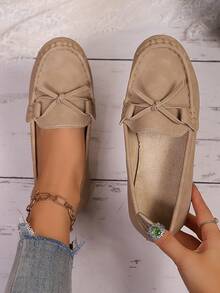 秋冬新款大码百搭圆头一脚蹬乐福鞋,舒适防滑休闲驾车鞋,手工拼布纯色平底鞋,适合日常通勤、购物、度假,卡其色皮革搭配蝴蝶结装饰,简约女士休闲鞋,女士运动鞋 - 卡其色 - 查看 9