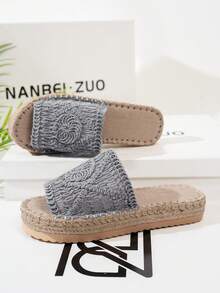 NANBEI ZUO 女款灰色繩編鏤空設計不對稱圖案草編厚底涼鞋 夏季新款波西米亞度假風復古百搭休閒沙灘鞋 適合海邊野餐露營穿著 - 灰色 - 查看 3