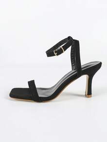 Sandales à talons hauts noires à bride à la cheville et bout carré, design minimaliste à bride de couleur unie avec talon stiletto. Sandales d'été légères et confortables, convenant pour les soirées, les vacances et les déplacements. Talons hauts sexy à bout carré - Noir - Voir 6