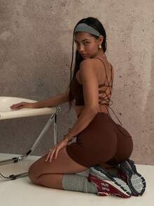 PinkTip Solid Color Convertible Cropped Top And High Waist Pants Set, Criss-Cross Back Design, Tummy Control And Butt Lifting, Four-Way Stretch Moisture-Wicking Fabric, Essential For Fitness, Yoga And Streetwear - 咖啡棕 - 查看 2