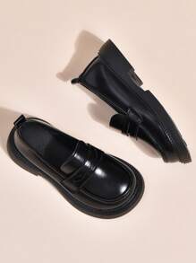 1 Pair Children's Casual Shoes, Retro Loafer Style, Suitable For Various Occasions, Commuting And Leisure Wear, Made Of Glossy Leather Material, Thick Sole Design For Moderate Height Increase And Foot Pressure Relief, Solid Black Color Matches Easily With Outfits - Black - View 4