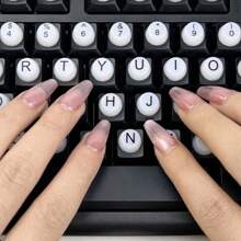 64 件长指甲打字小工具,美甲打字贴纸,有两种款式可供选择,一种是透明硅胶键帽 3D 贴纸,不影响键盘字母的可见度,清晰舒适地保护长指甲,另一种是清晰耐磨的字母,磨砂防滑,2 个额外的 DIY 空白键,可重复使用的 3D 贴纸,适用于笔记本电脑笔记本电脑台式机的打字和游戏,办公室必备 - 彩色 - 查看 5