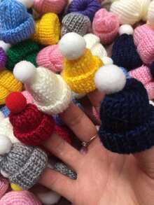 20 szt. - Miniaturowe ozdoby na czapeczki z włóczki, Miniaturowa dzianinowa czapeczka świąteczna, Miniaturowe dzianinowe czapeczki imprezowe na dekoracje świąteczne, Dekoracja z kapsli od wina, Przyjęcie z okazji ujawnienia płci dziecka, Wieczór panieński, Akcesoria do majsterkowania DIY, Żywe, świąteczne ozdoby materiałowe na choinkę, Dekoracje imprezowe - Zimowa Kraina Czarów, Najlepsze prezenty urodzinowe